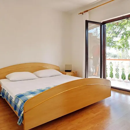 Daire Rubbi, No 1 Vrsi